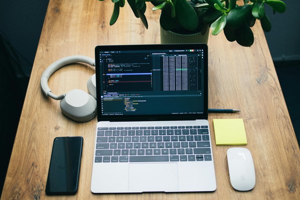 Comment l'intelligence artificielle influence-t-elle l'actualité informatique?
